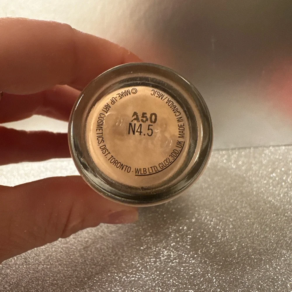 MAC Studio Fix Fluid SPF15 Foundation Shade N4.5 Light Neutral Full Coverage